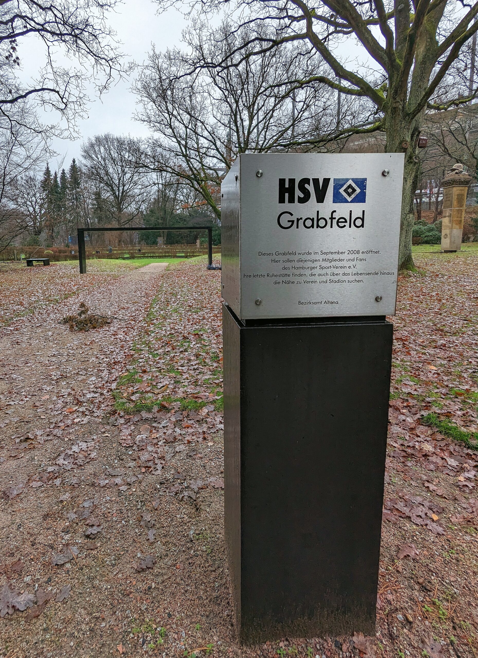 Das Eingangsportal des HSV-Friedhofs
