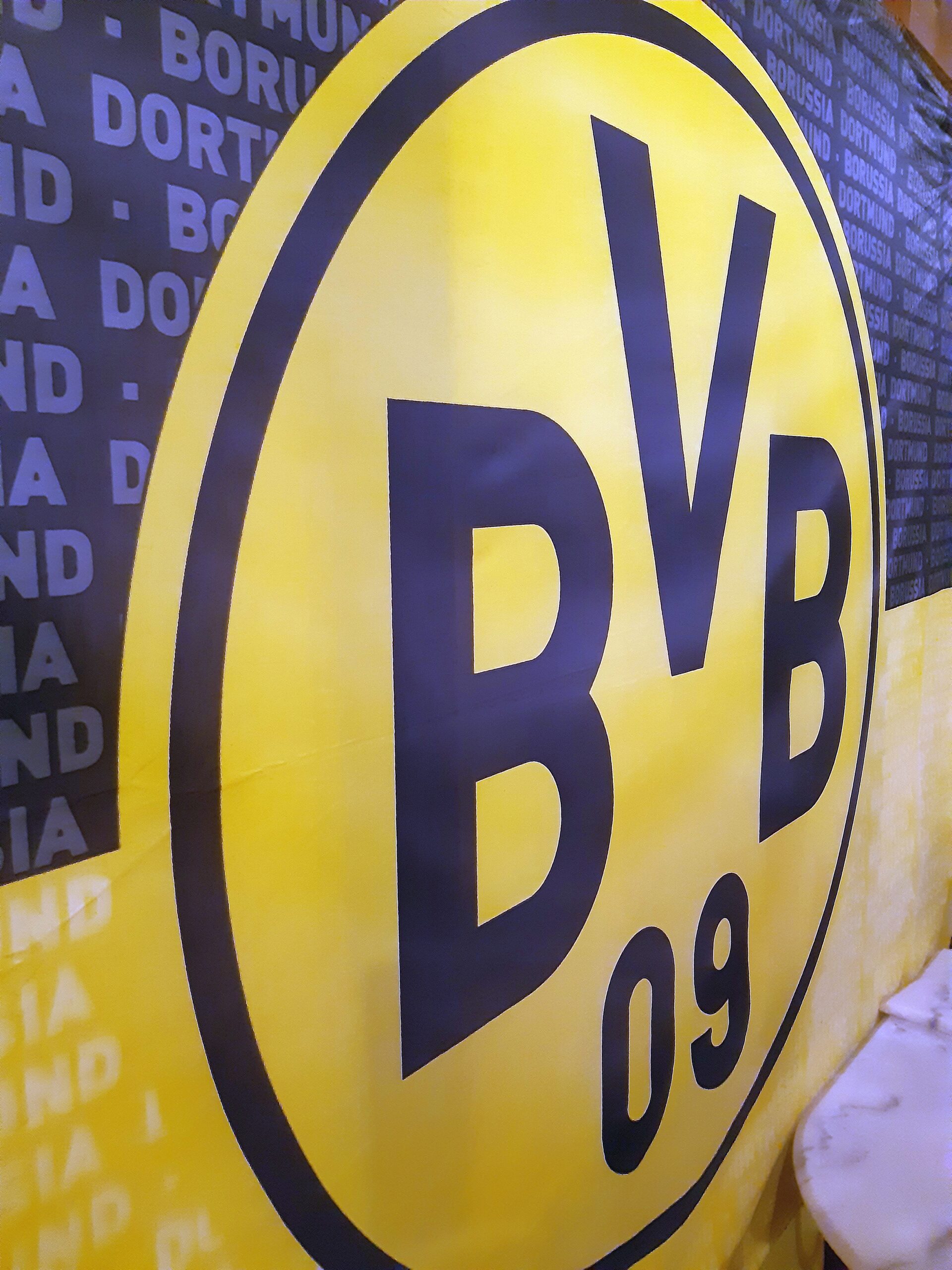 Das Logo des BVB im Pommes-Rot-Weiss