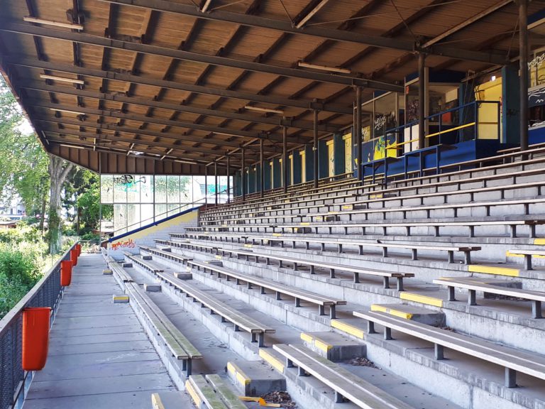 Gedenkminute: Das Stadion am Hermann-Löns-Weg in Solingen