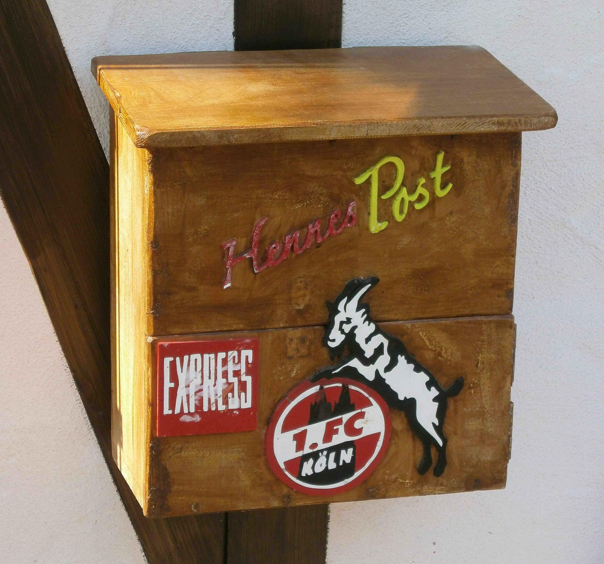 Briefkasten am kleinen Geißbockheim