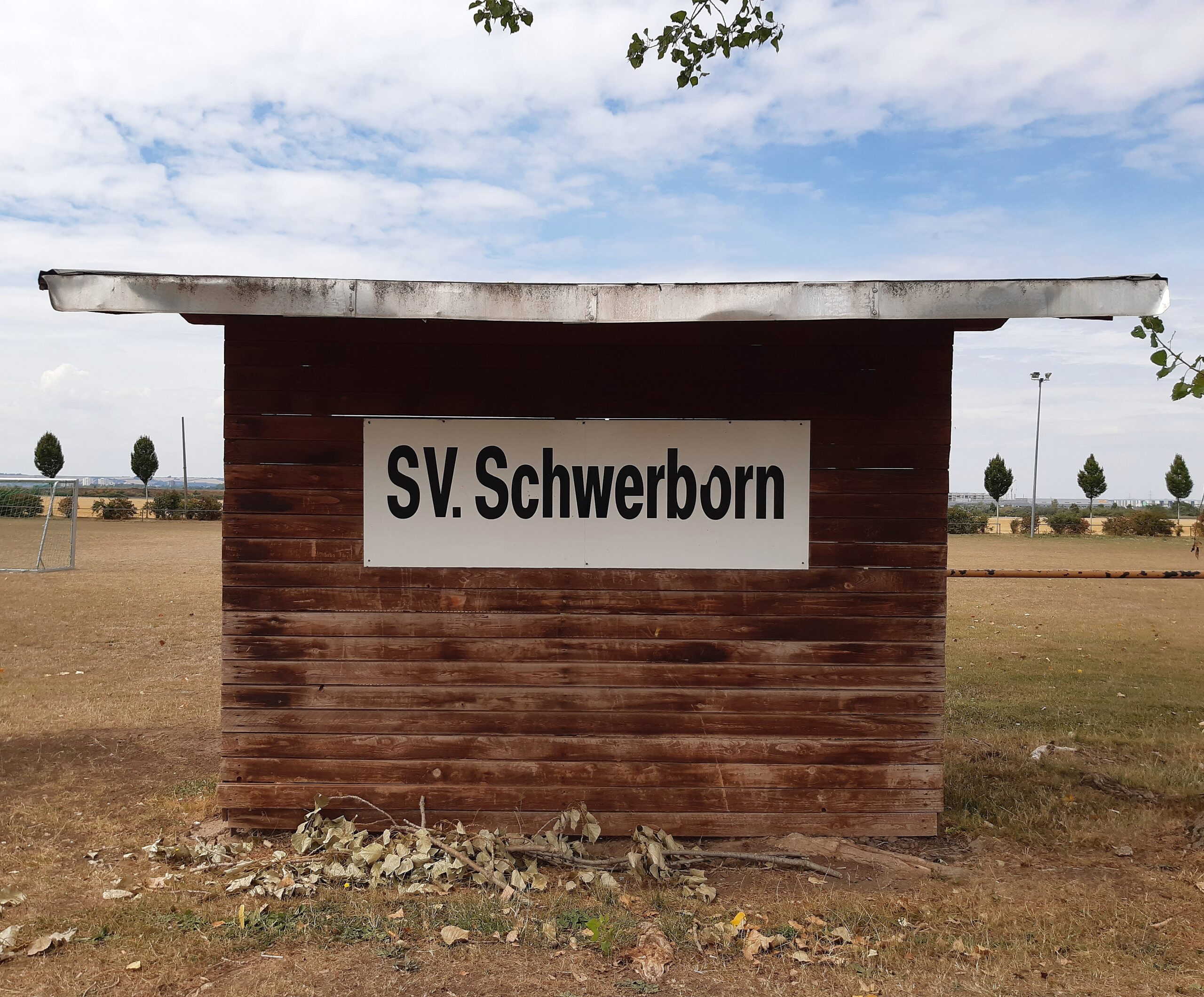 Hütte auf dem Sportplatz in Schwerborn