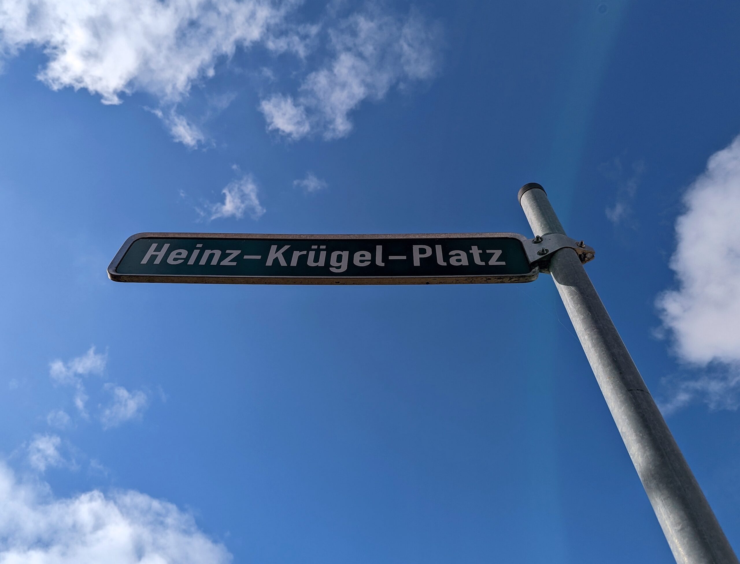 Straßenschild Heinz-Krügel-Platz