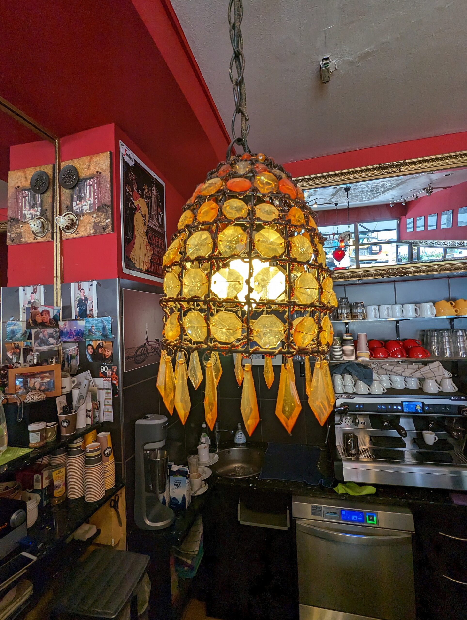 Lampe im Café Melange