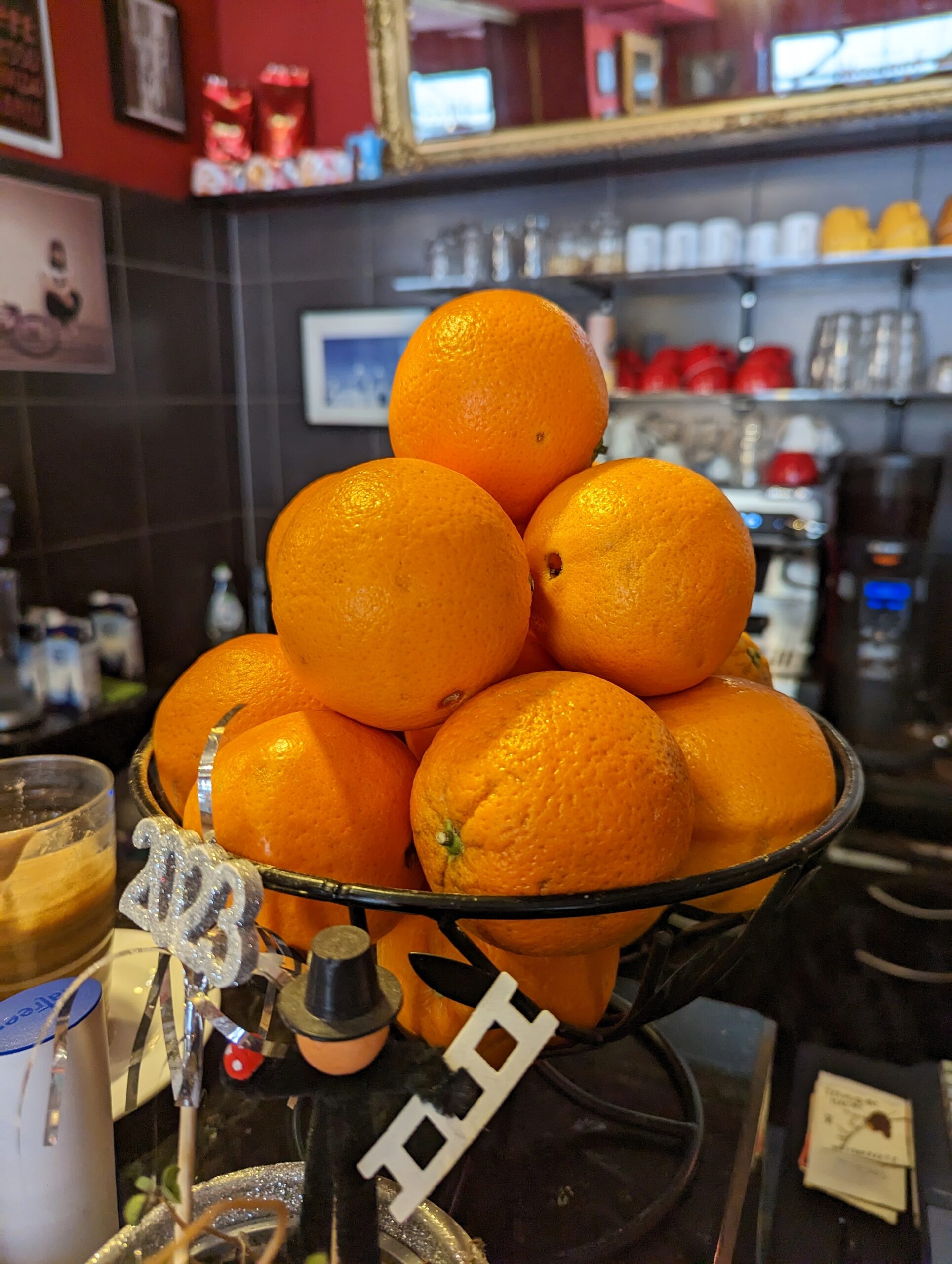 Frische Orangen in Freiburger Café Melange
