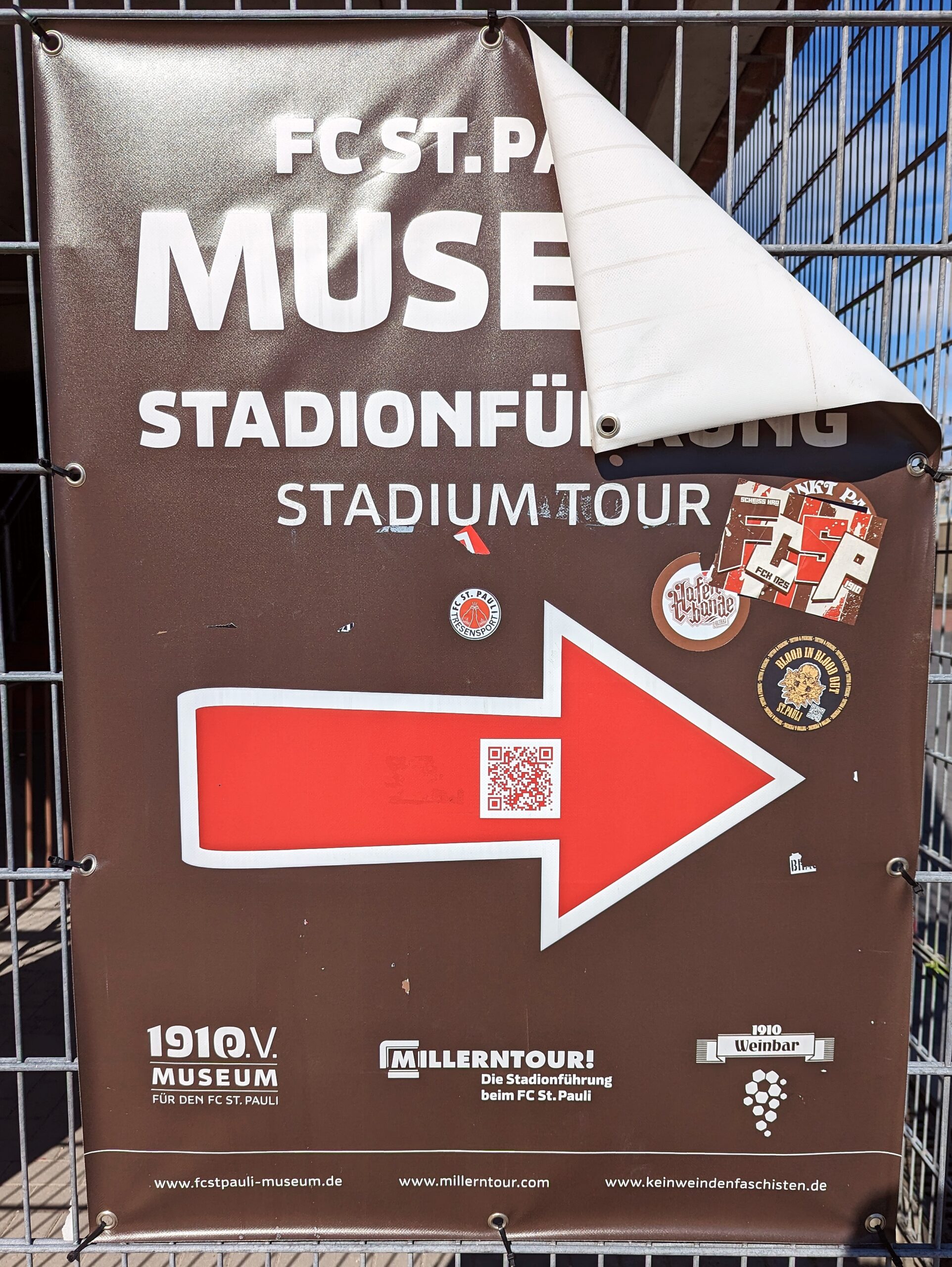 Hinweisschild zum Museum des FC St. Pauli