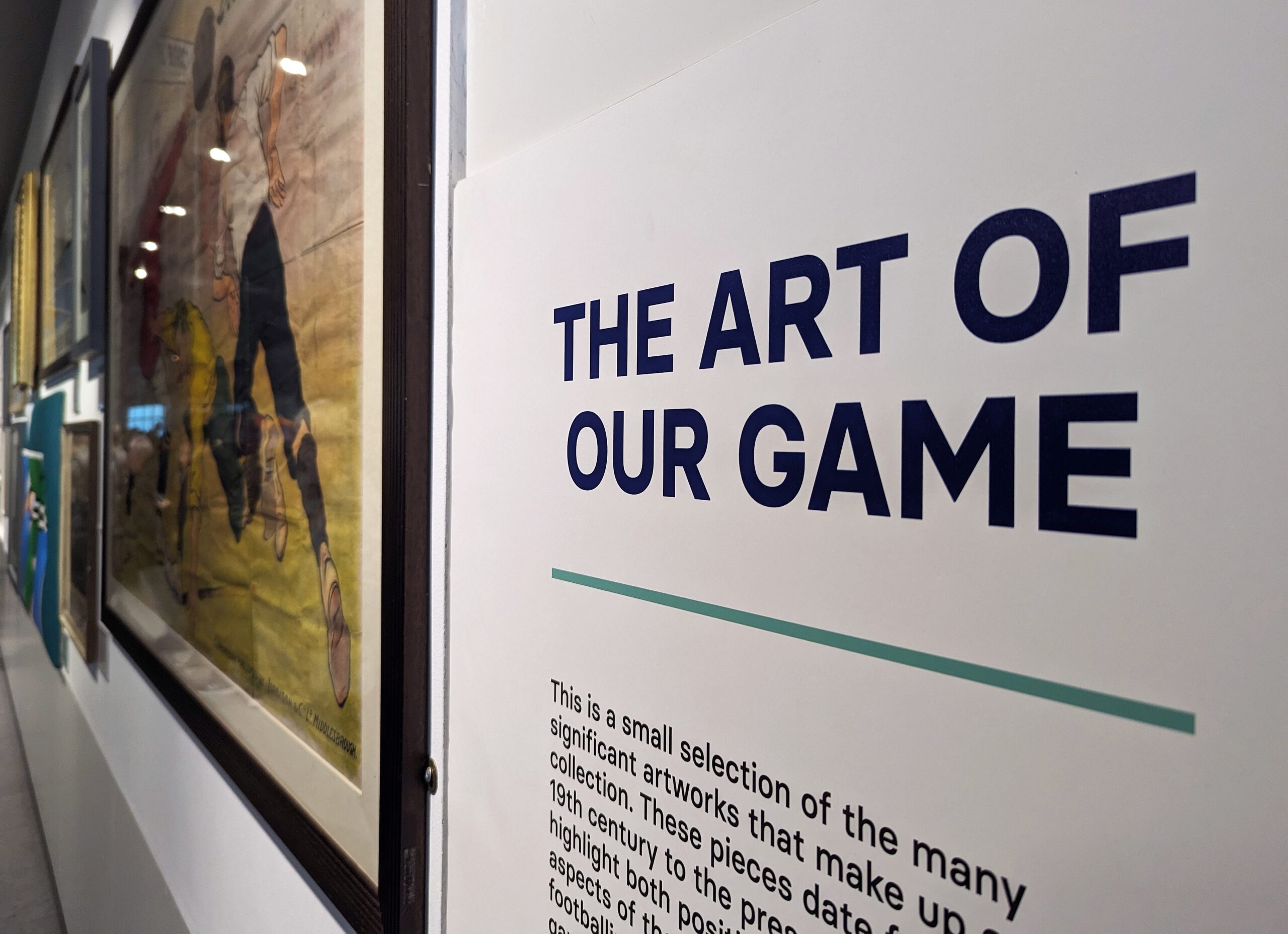 Die Ausstellung beginnt mit Fußball-Kunst