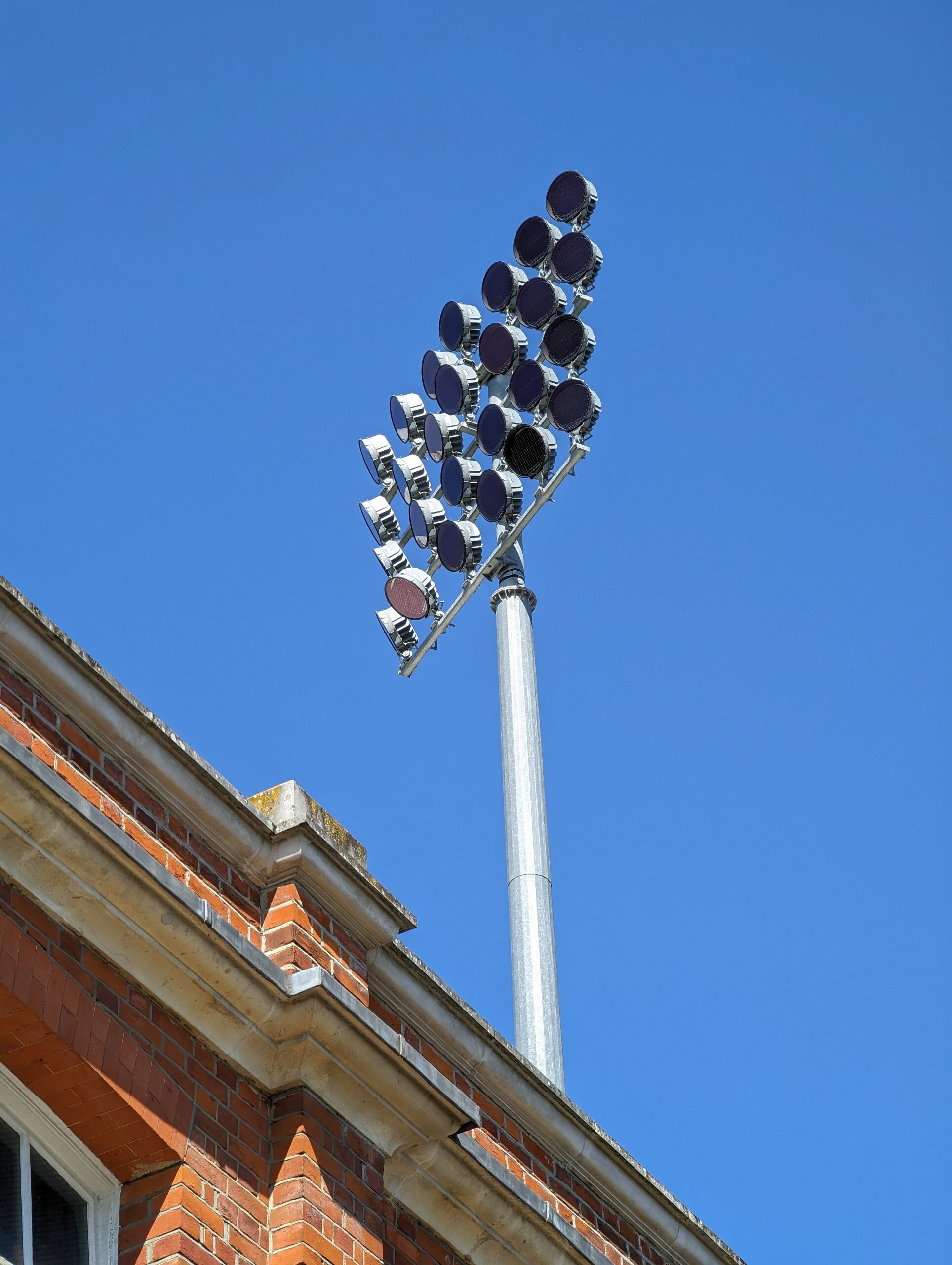 Flutlichtmasten des FC Fulham im Craven Cottage