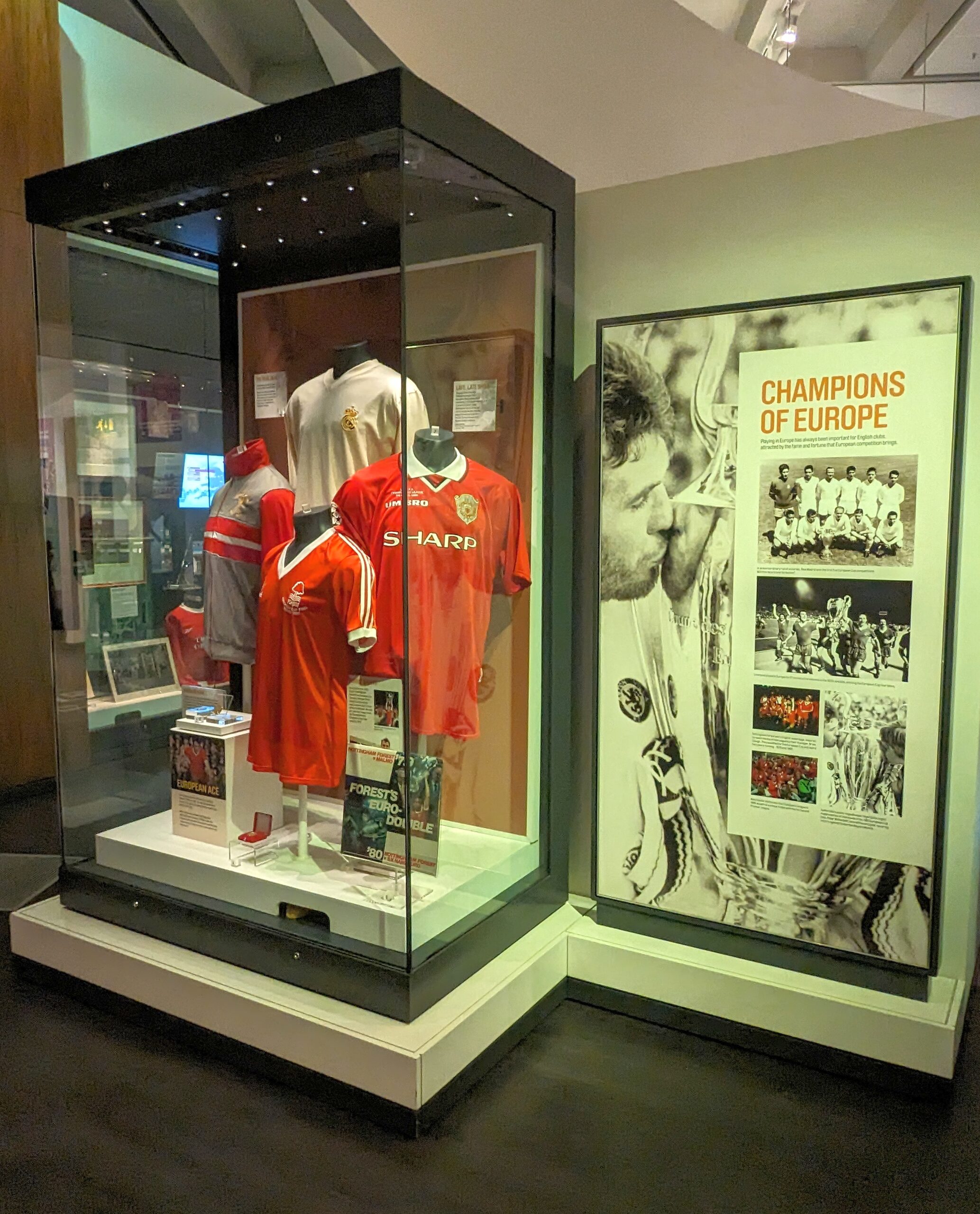 Trikots im National Football Museum in Manchester