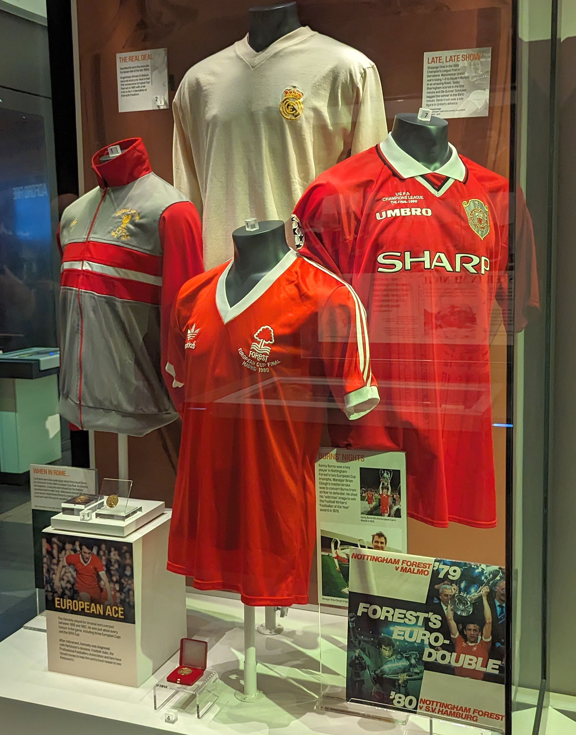 Trikots im National Football Museum in Manchester
