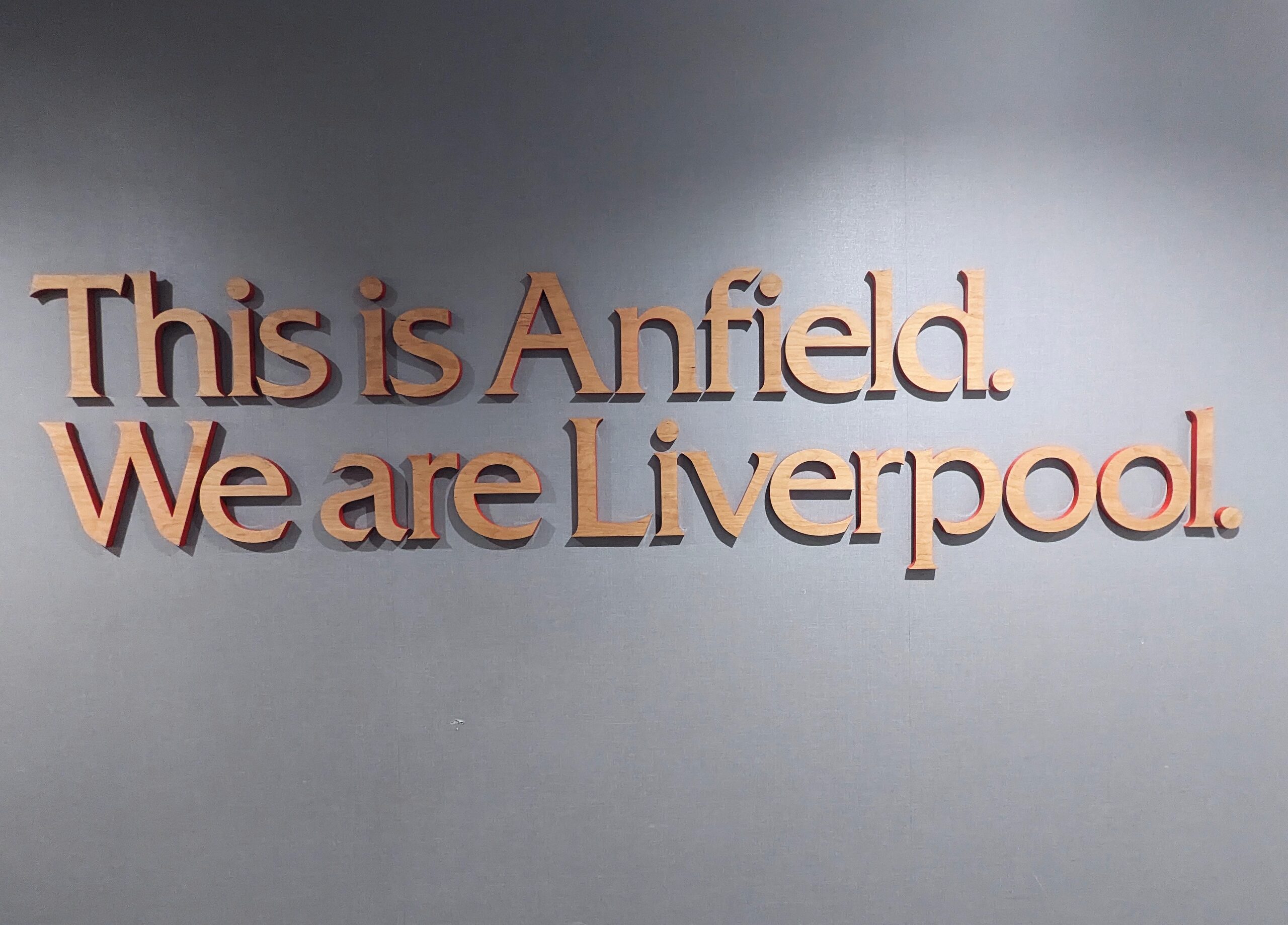 Schriftzüge im Stadion des FC Liverpool