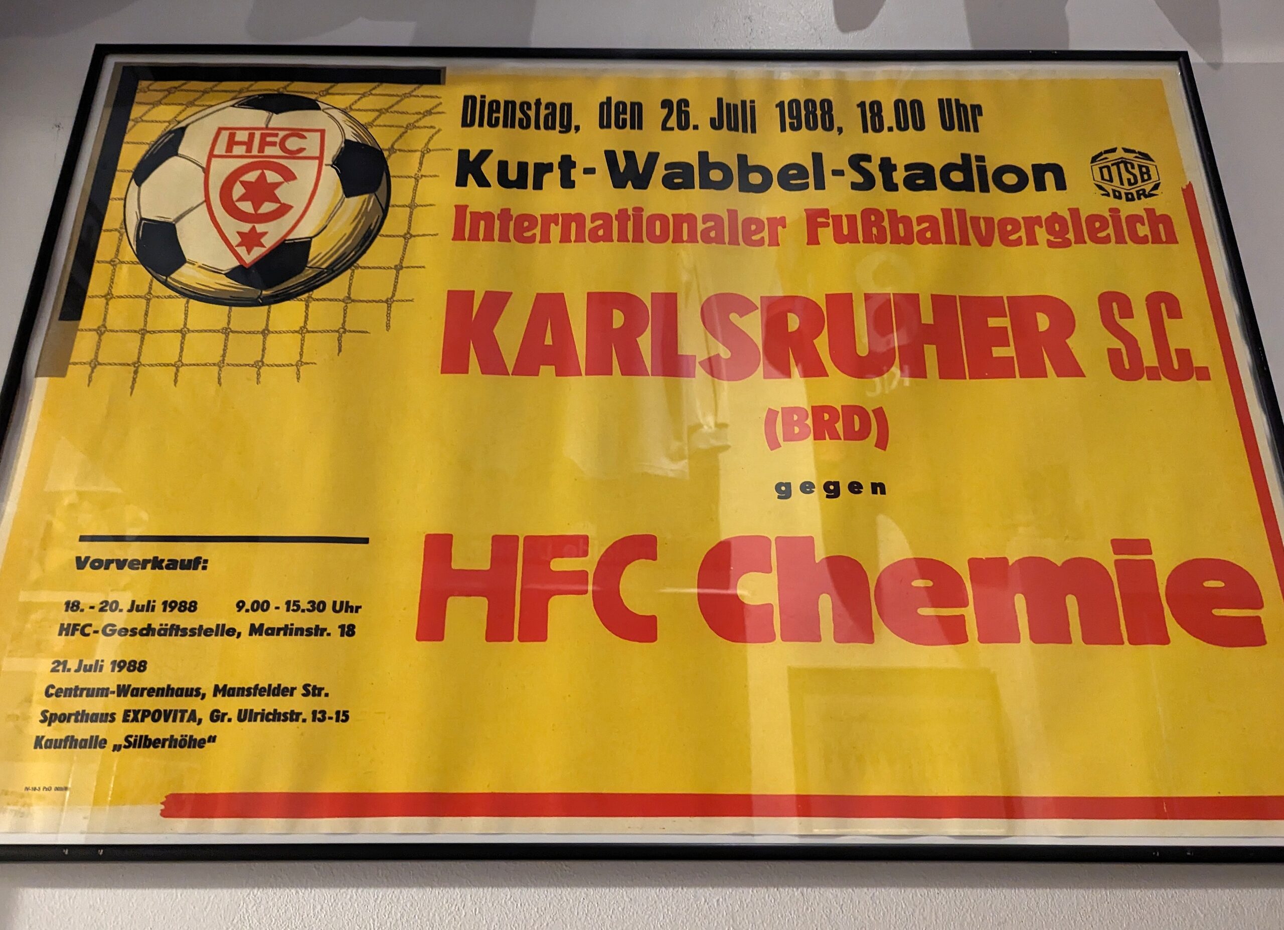 Plakat im Stadion an der Schleißheimer Straße in München