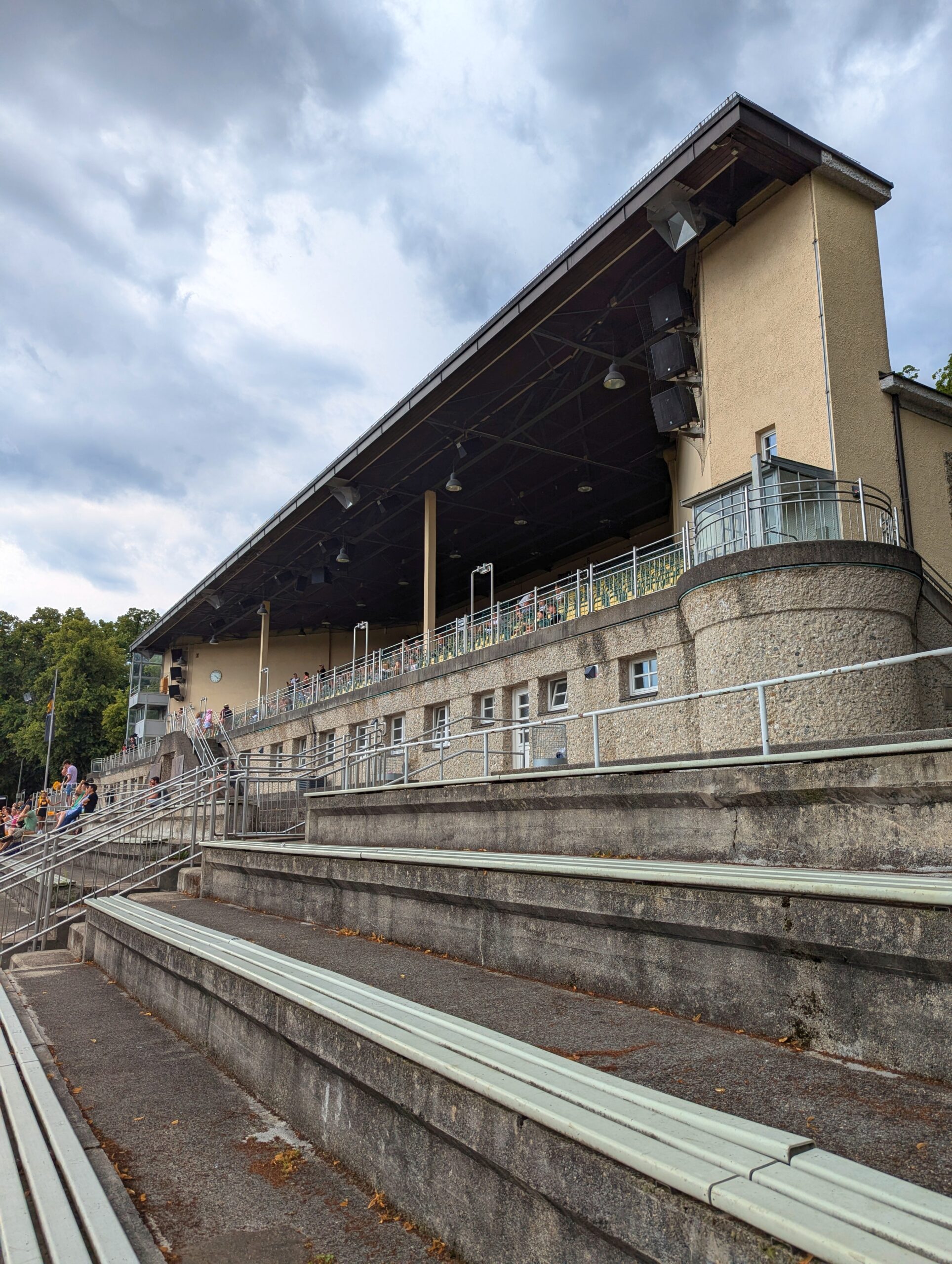 Die Tribüne im Dantestadion