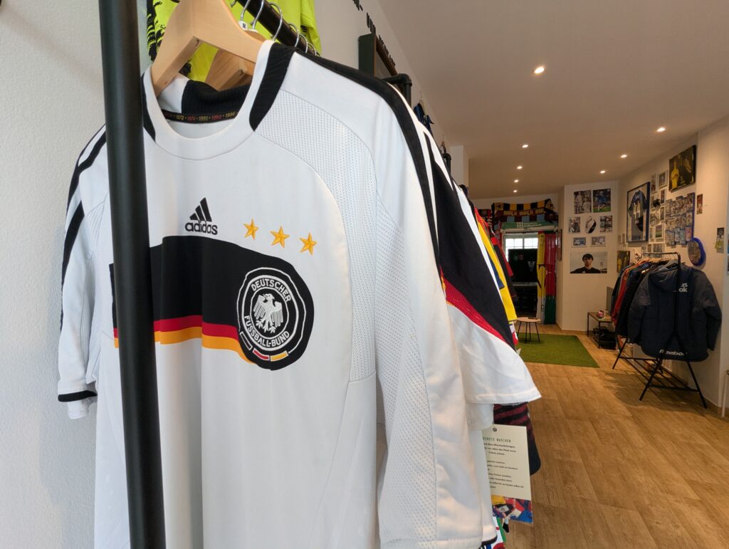44 Trikots in Berlin