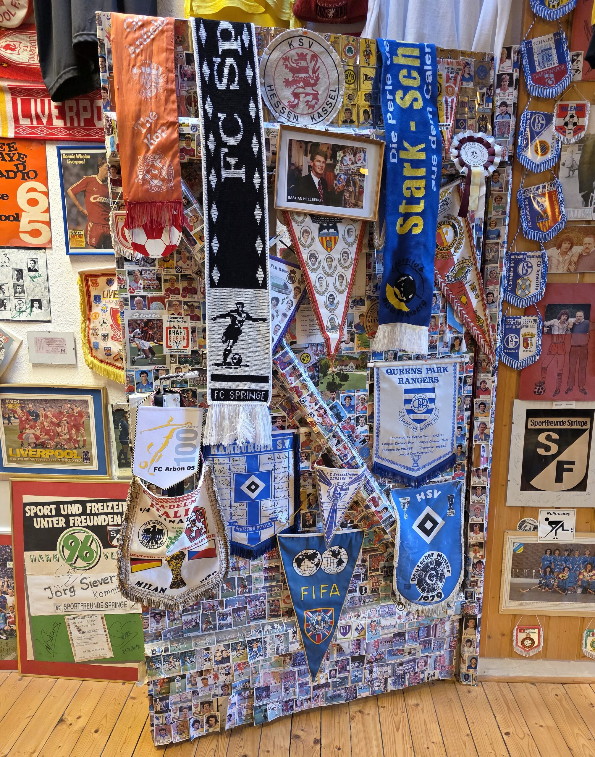 Im Fußballmuseum Springe gibt es viele Souvenirs aus England