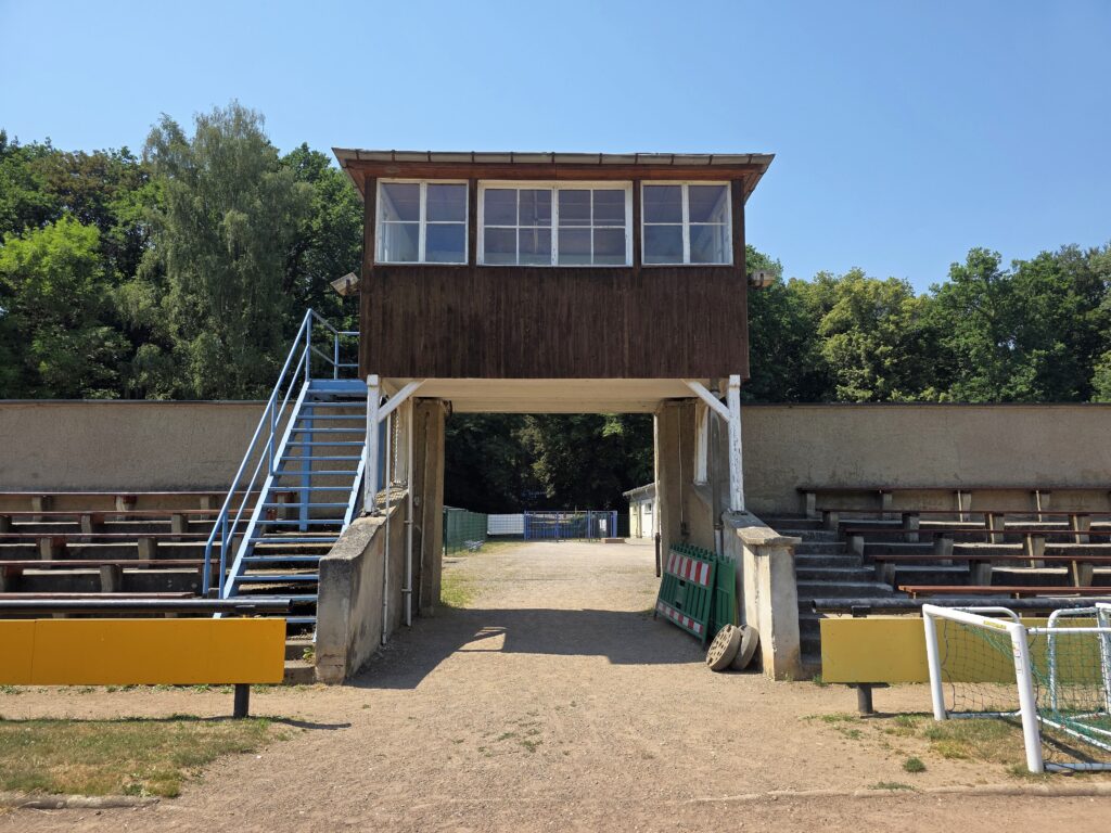Die Sprecherkabine in der Altenburger Skatbank-Arena
