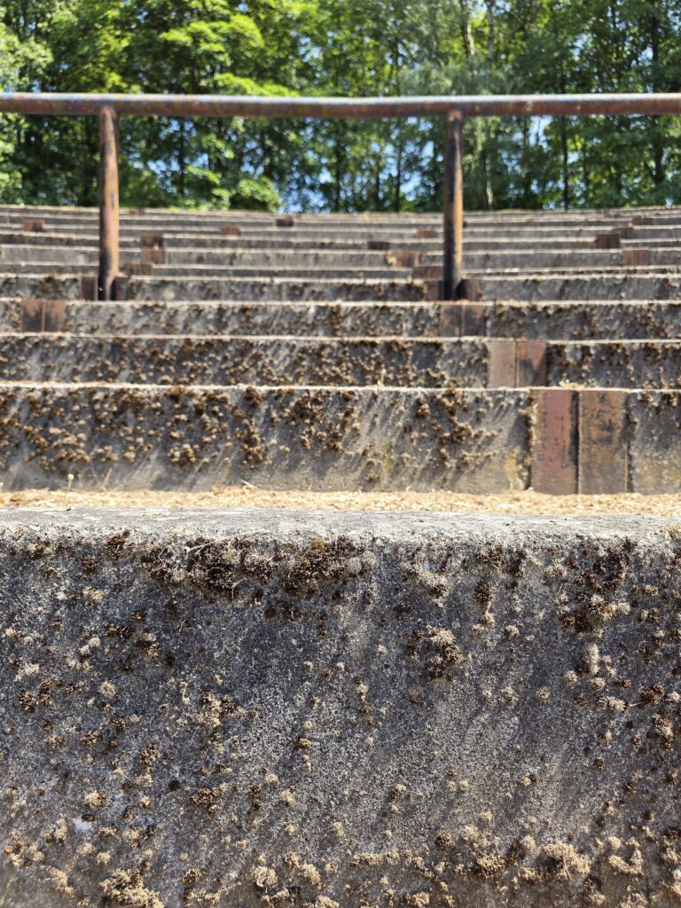 Die Stehränge in der Skatbank-Arena in Altenburg