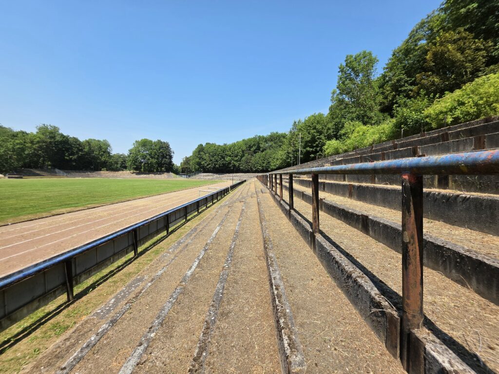 Die Stehränge in der Skatbank-Arena in Altenburg