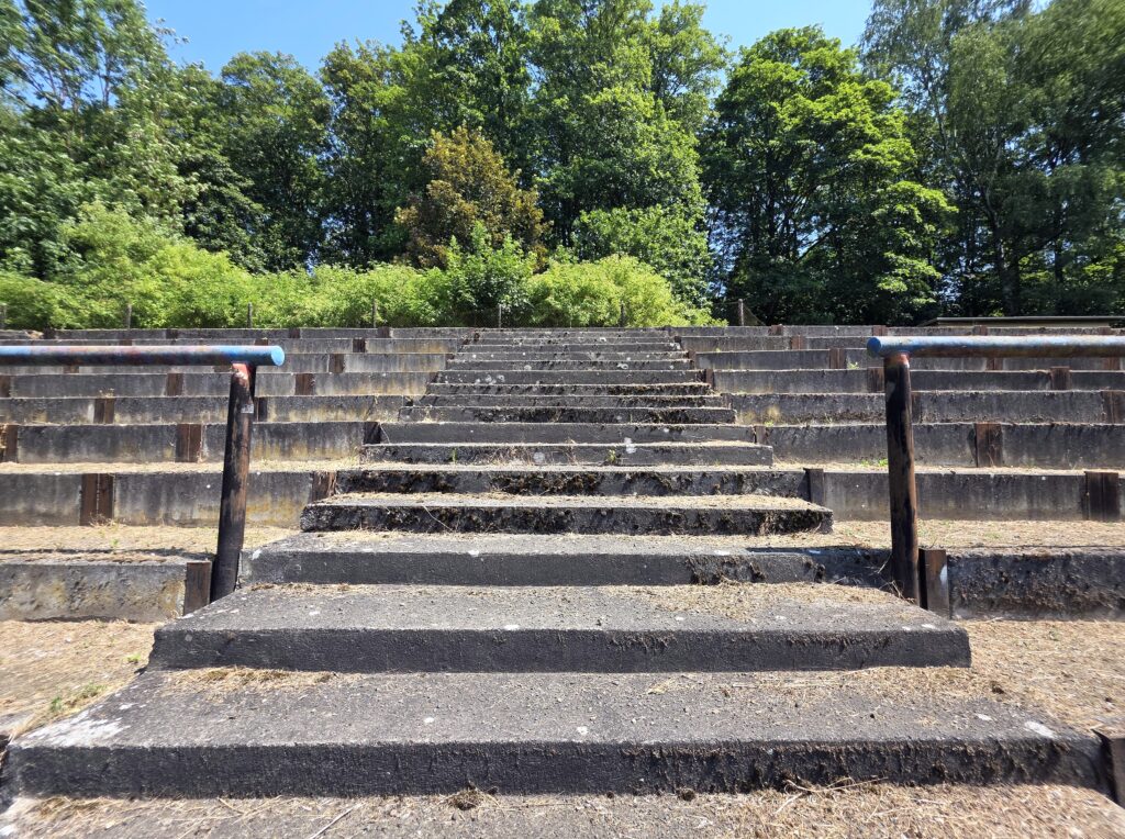 Die Stehränge in der Skatbank-Arena in Altenburg