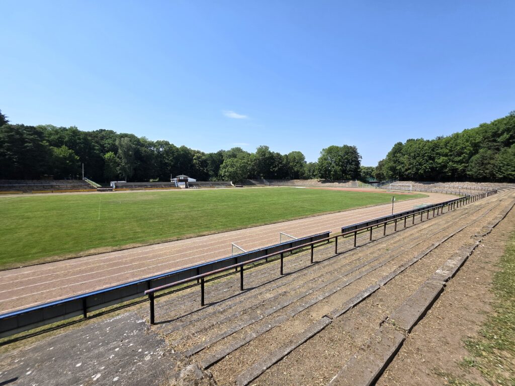 Blick von der Gegentribüne in der Skatbank-Arena