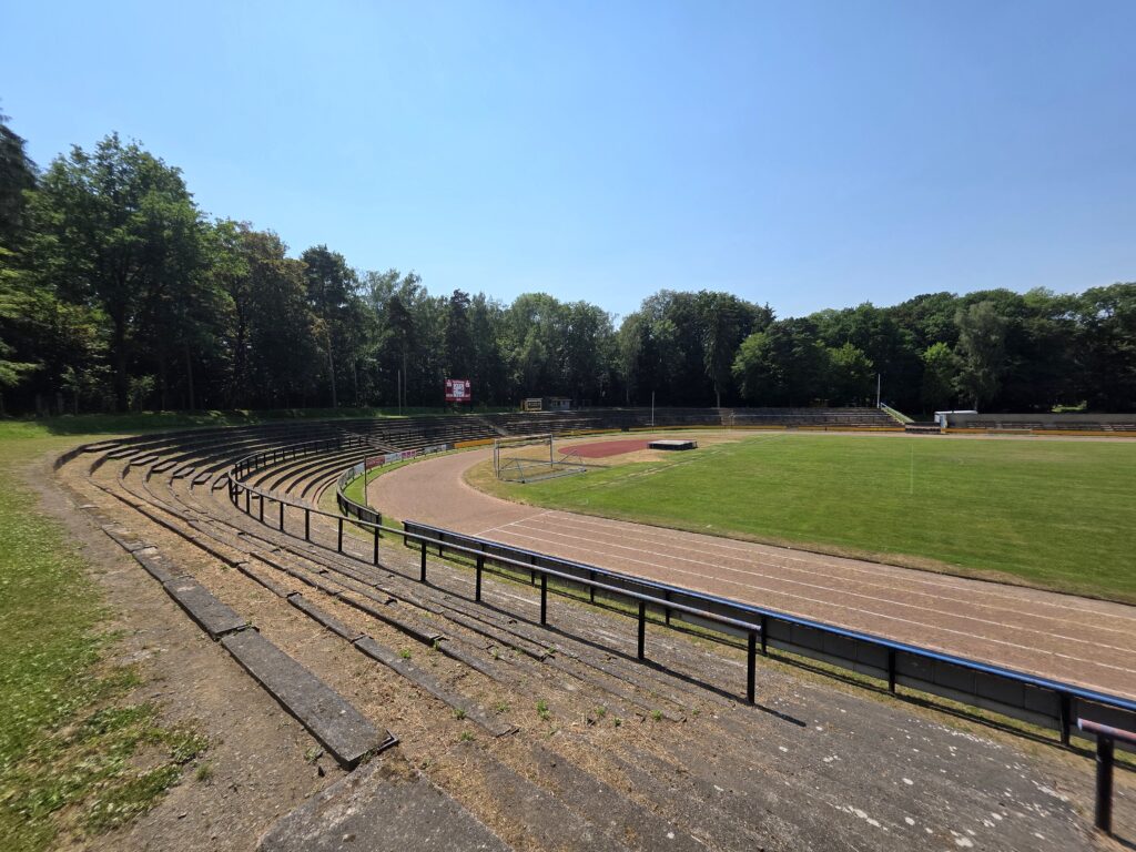 Blick von der Gegentribüne in der Skatbank-Arena