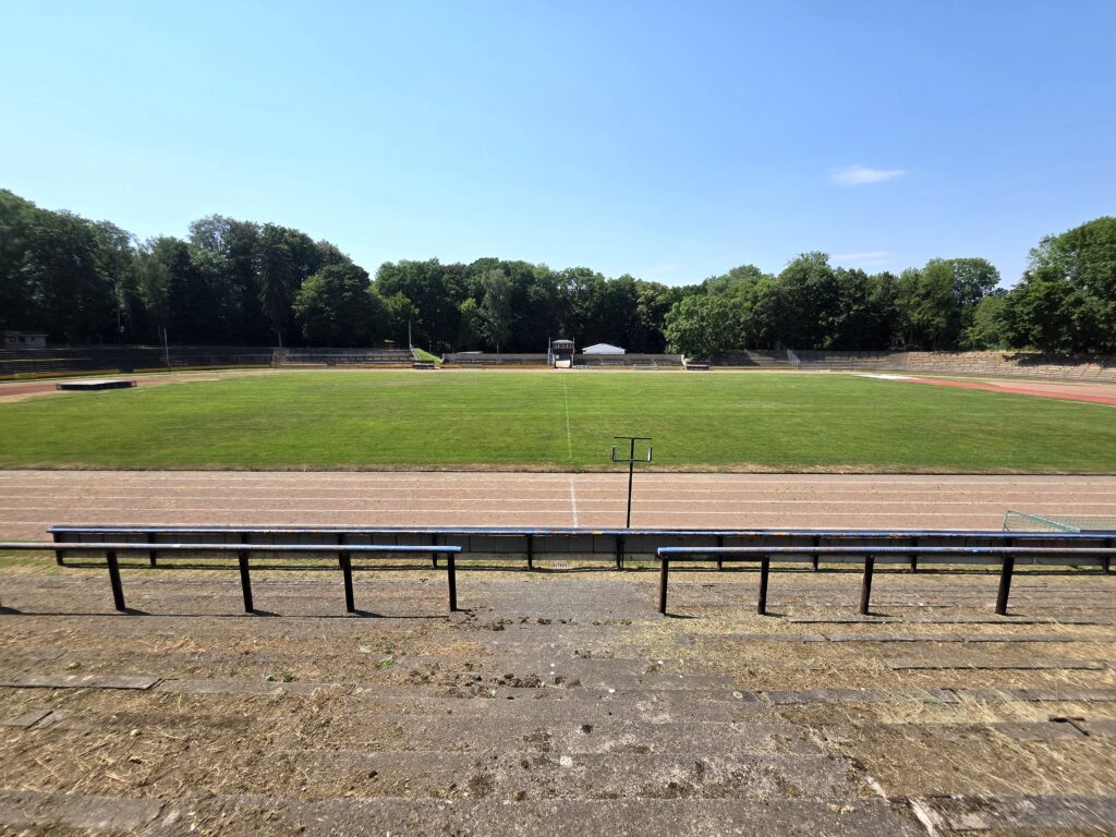 Blick von der Gegentribüne in der Skatbank-Arena