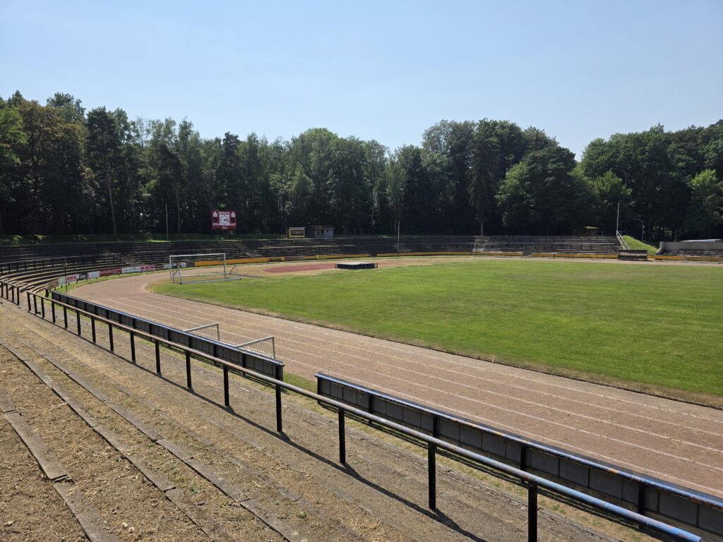 Blick von der Gegentribüne in der Skatbank-Arena