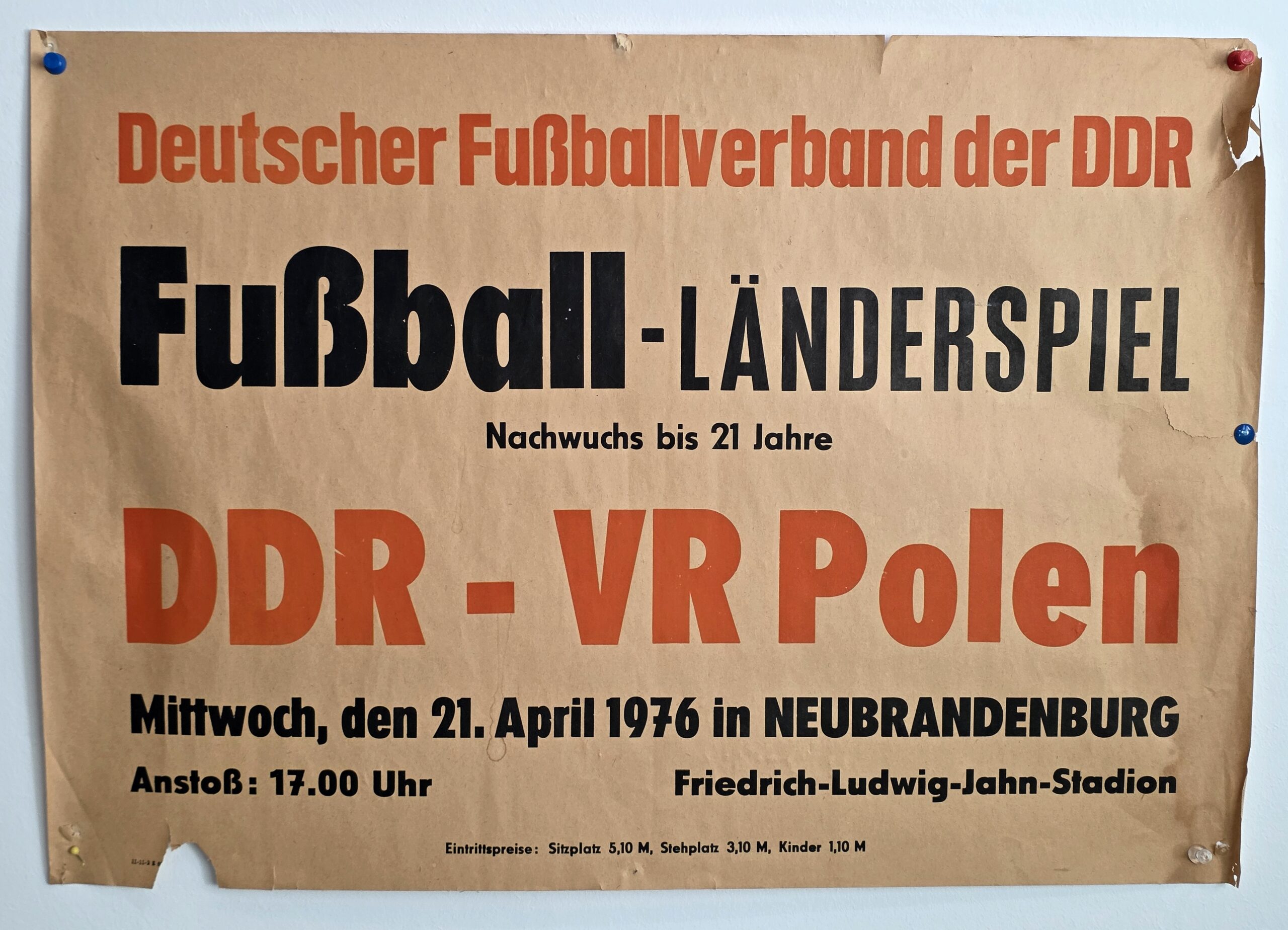 Spielankündigungsplakat im Fußballmuseum Springe