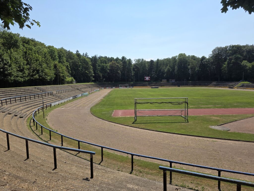 Blick auf das Spielfeld der Altenburger Skatbank-Arena