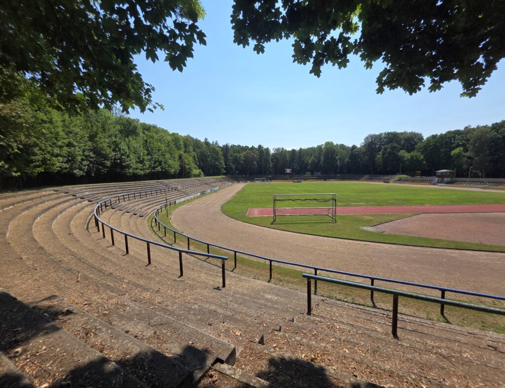Blick auf das Spielfeld der Altenburger Skatbank-Arena