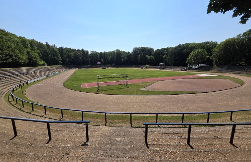 Blick auf das Spielfeld der Altenburger Skatbank-Arena