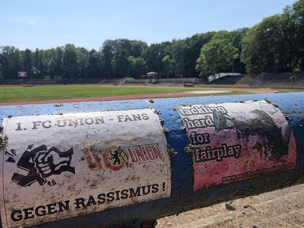 Sticker in der Altenburger Skatbank-Arena