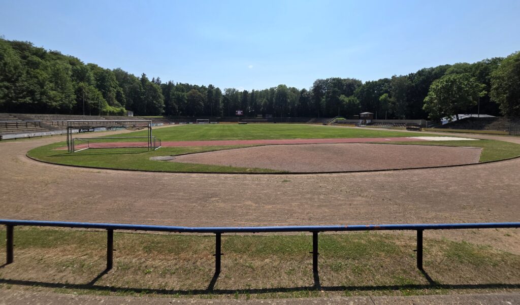 Blick auf das Spielfeld der Skatbank-Arena in Altenburg