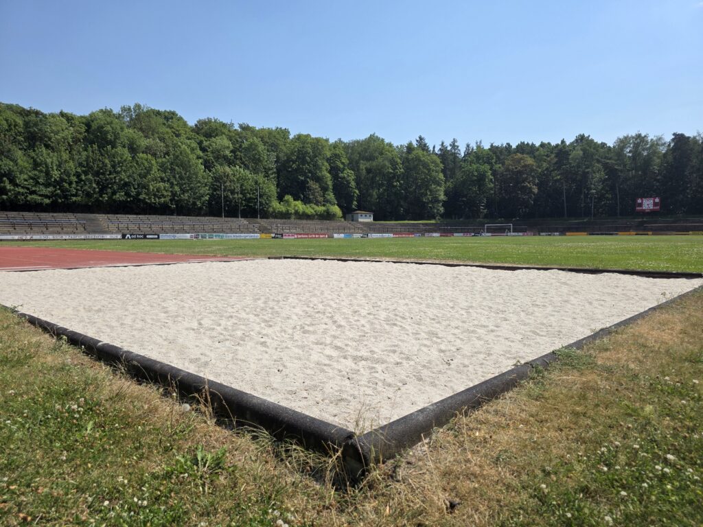 Blick auf das Spielfeld der Skatbank-Arena in Altenburg
