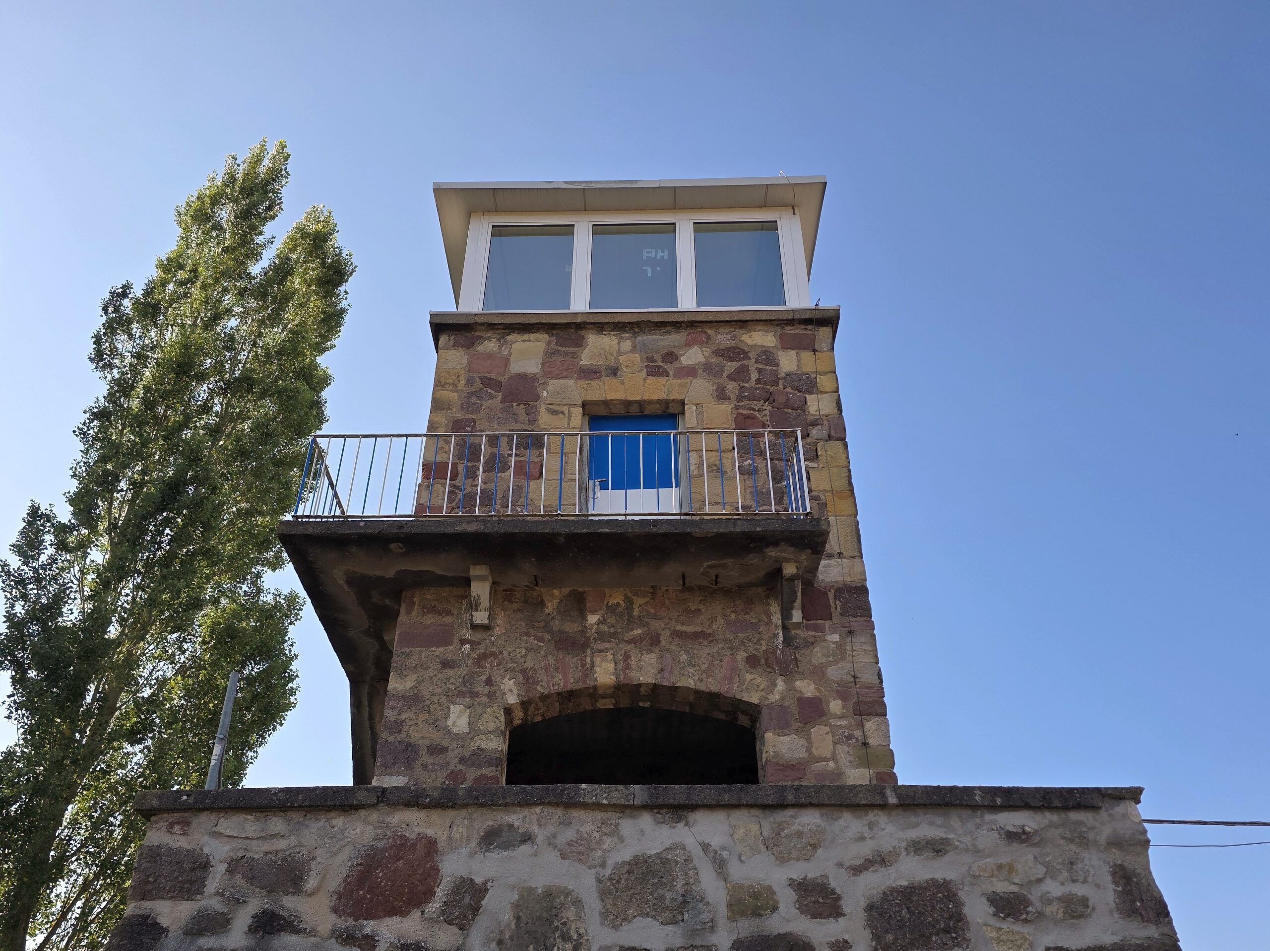 Der markante Turm des Wartburg-Stadions