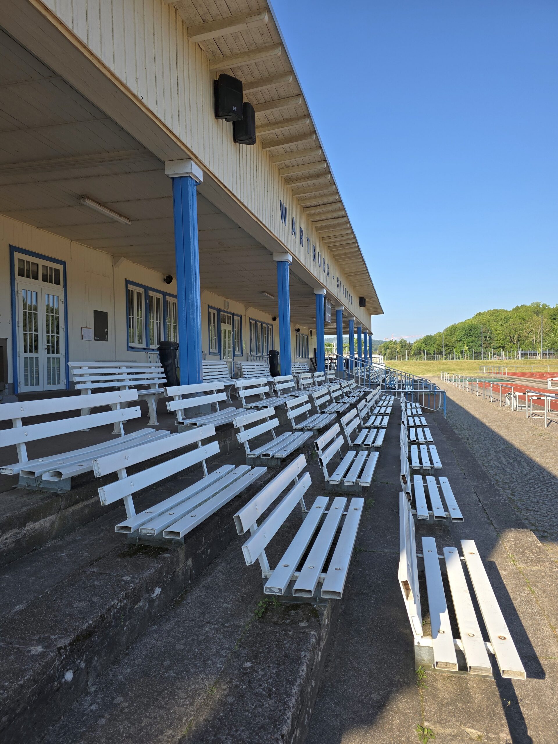 Die Tribüne im Wartburg-Stadion in Eisenach