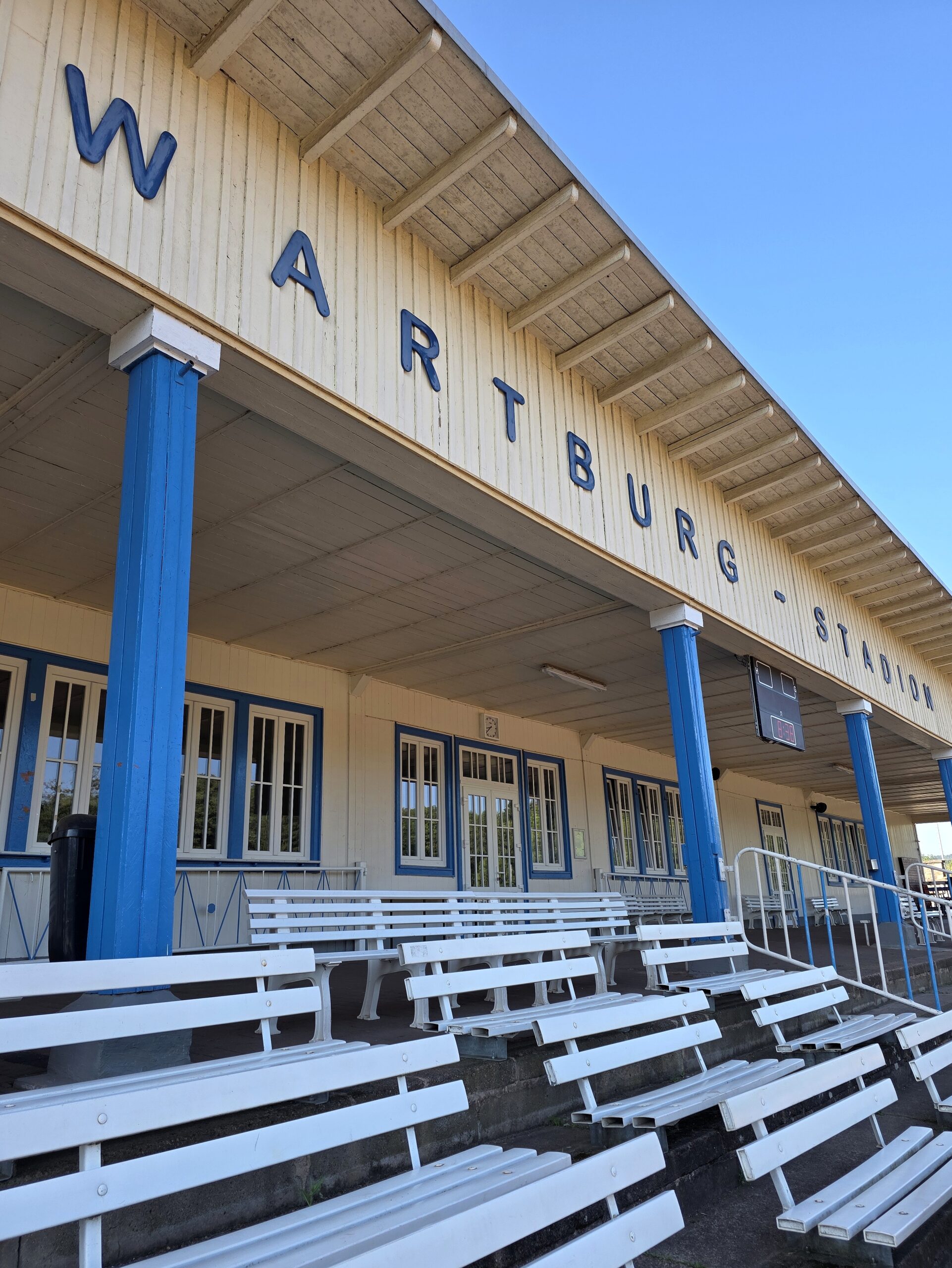 Die Tribüne im Wartburg-Stadion in Eisenach