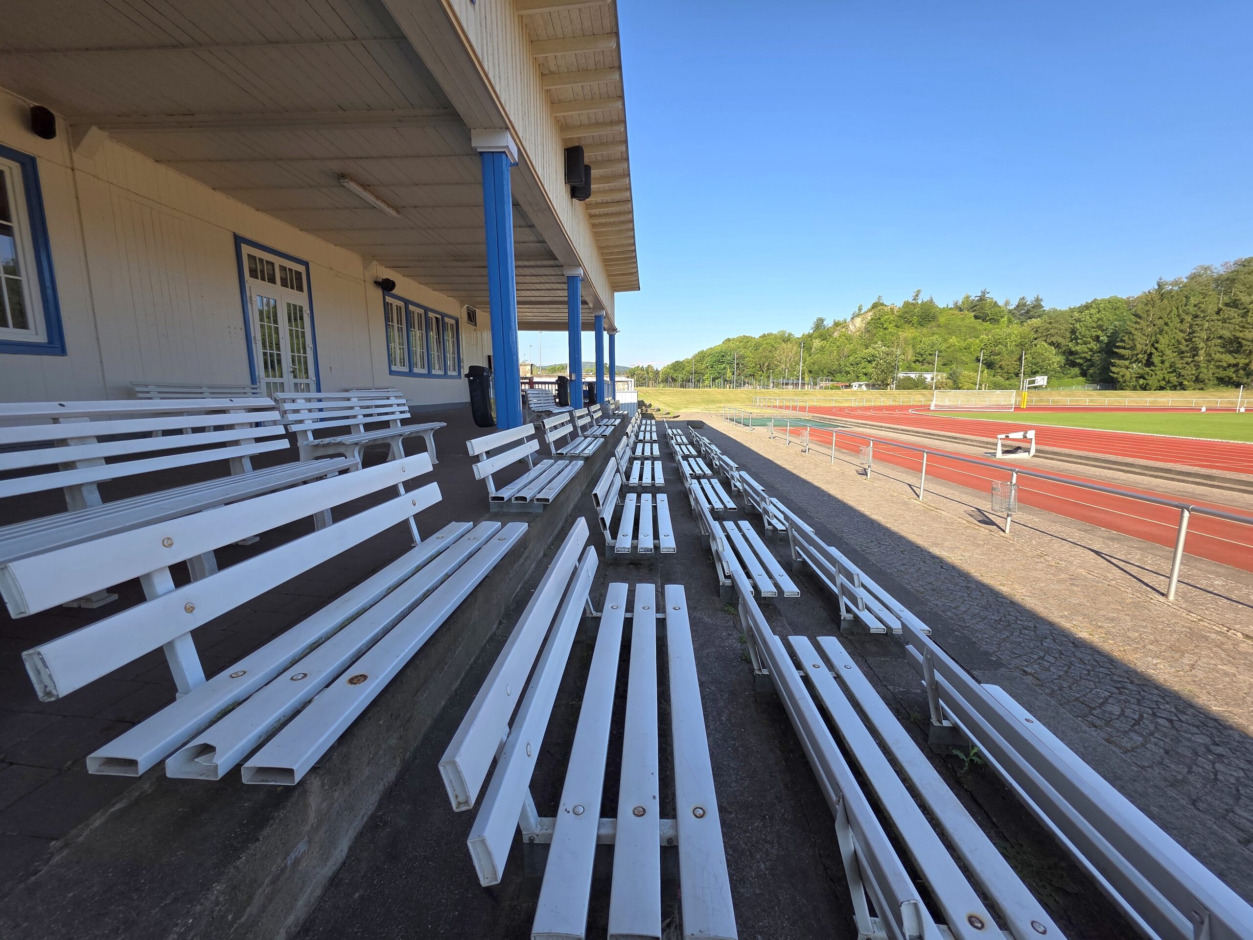 Die Tribüne im Wartburg-Stadion in Eisenach